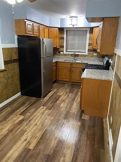 332 W 100th St — Photo 11