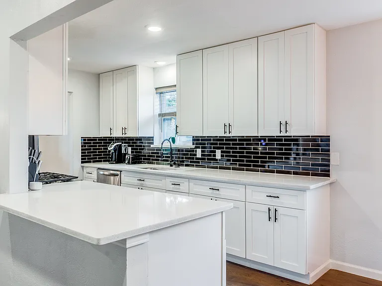 5221 Elkridge Dr — Photo 13