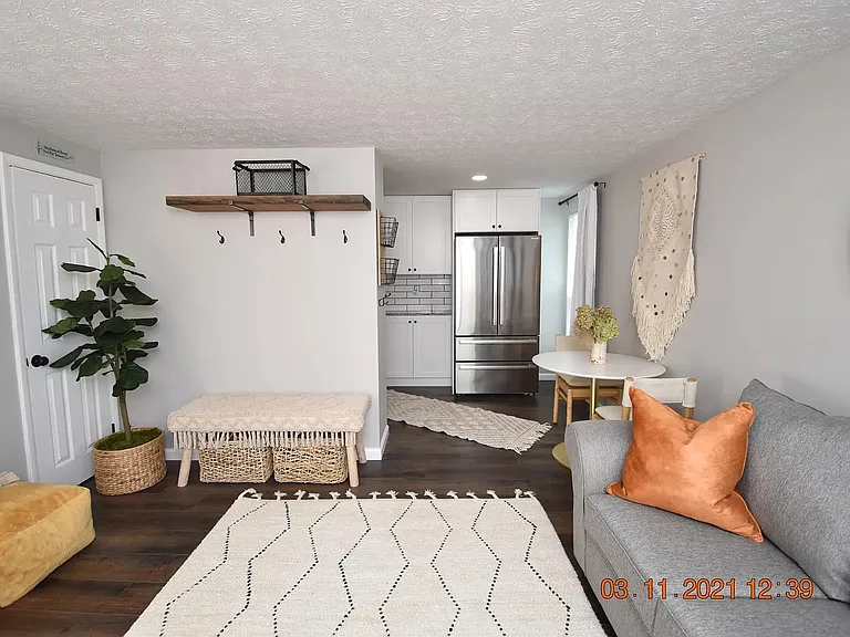 722 S Poplar St — Photo 7