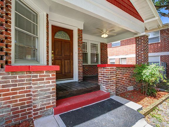 3rd image of 834 Acosta St