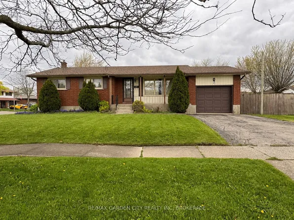69 Strathmore Cres, Welland, ON L3B 1B8