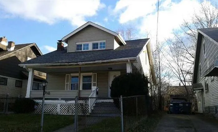 3765 E 124th St photo 1