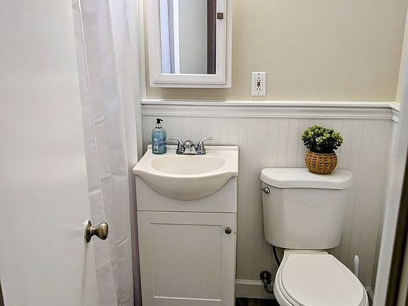 5th image of 275 Neck St Unit B6
