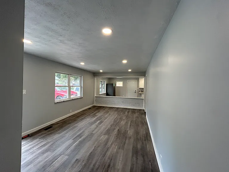 236 Riggs Ave SE — Photo 1