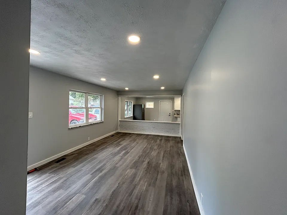 236 Riggs Ave SE