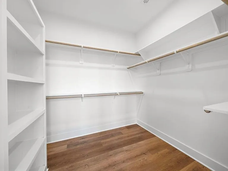 835 Elkhart St #B — Photo 12