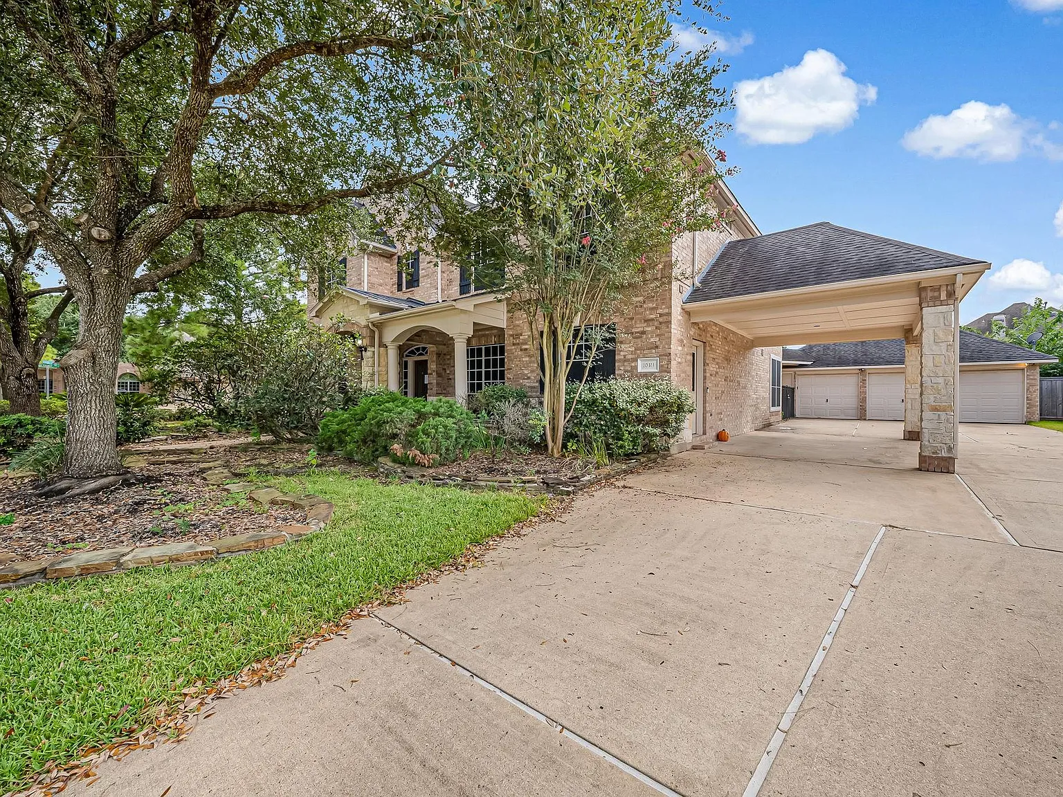 4 bed, 3.5 bath, 3214 sqft, $3,350 — Photo 2