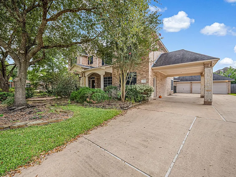 10311 Pitcataway Dr — Photo 2