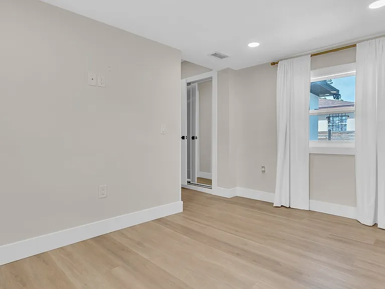 2906 W Nassau St — Photo 21