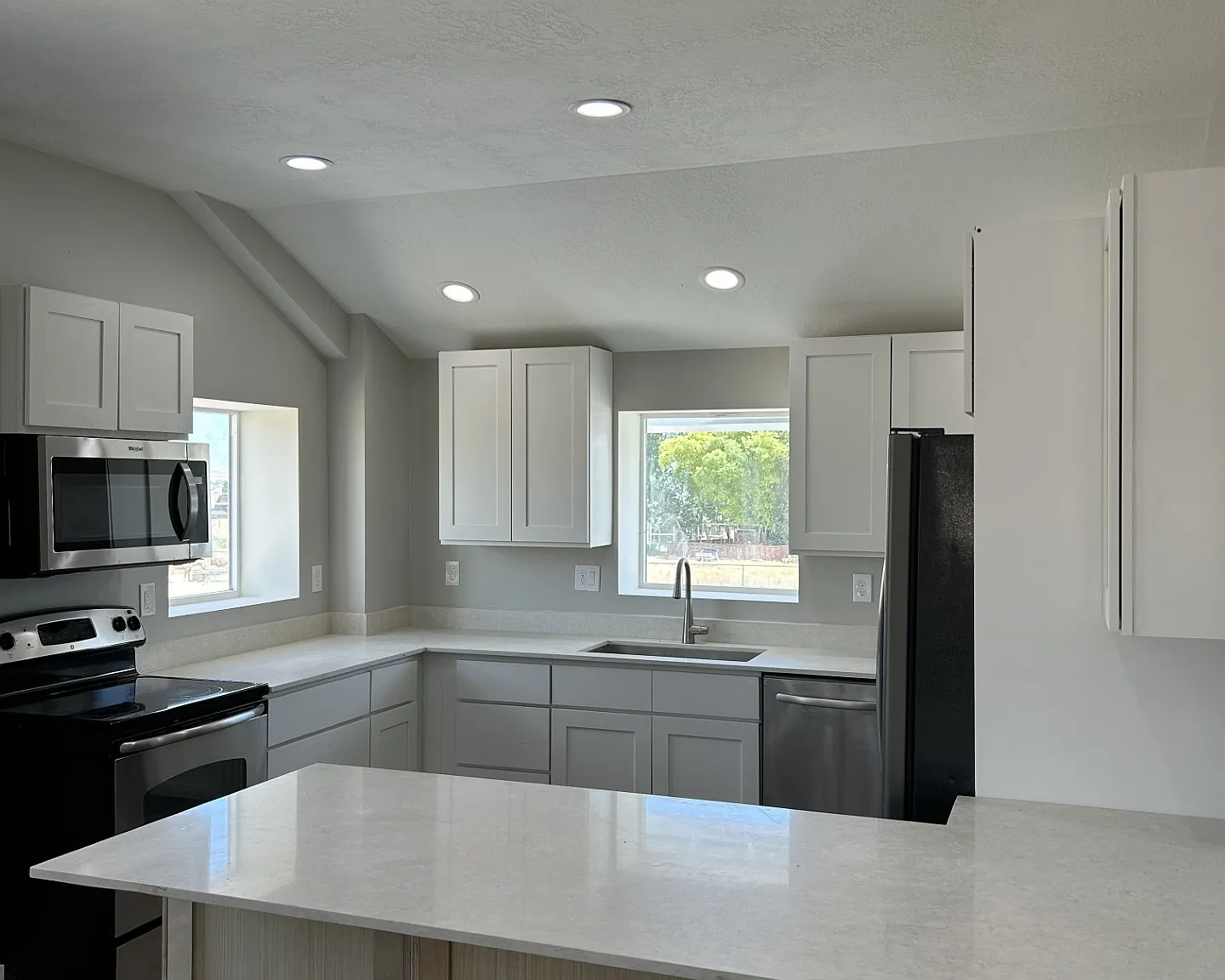 3 bed, 1700 sqft, $1,995 — Photo 2