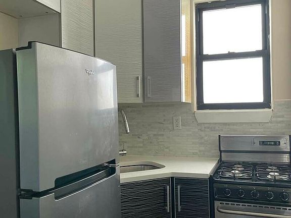 3rd image of 408 Evergreen Ave #2F