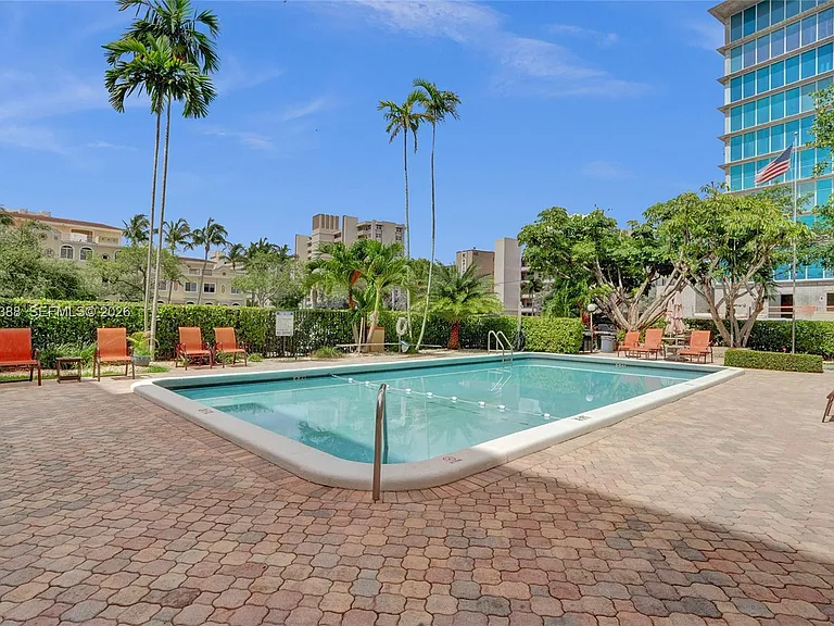 400 N Riverside Dr #214 — Photo 32