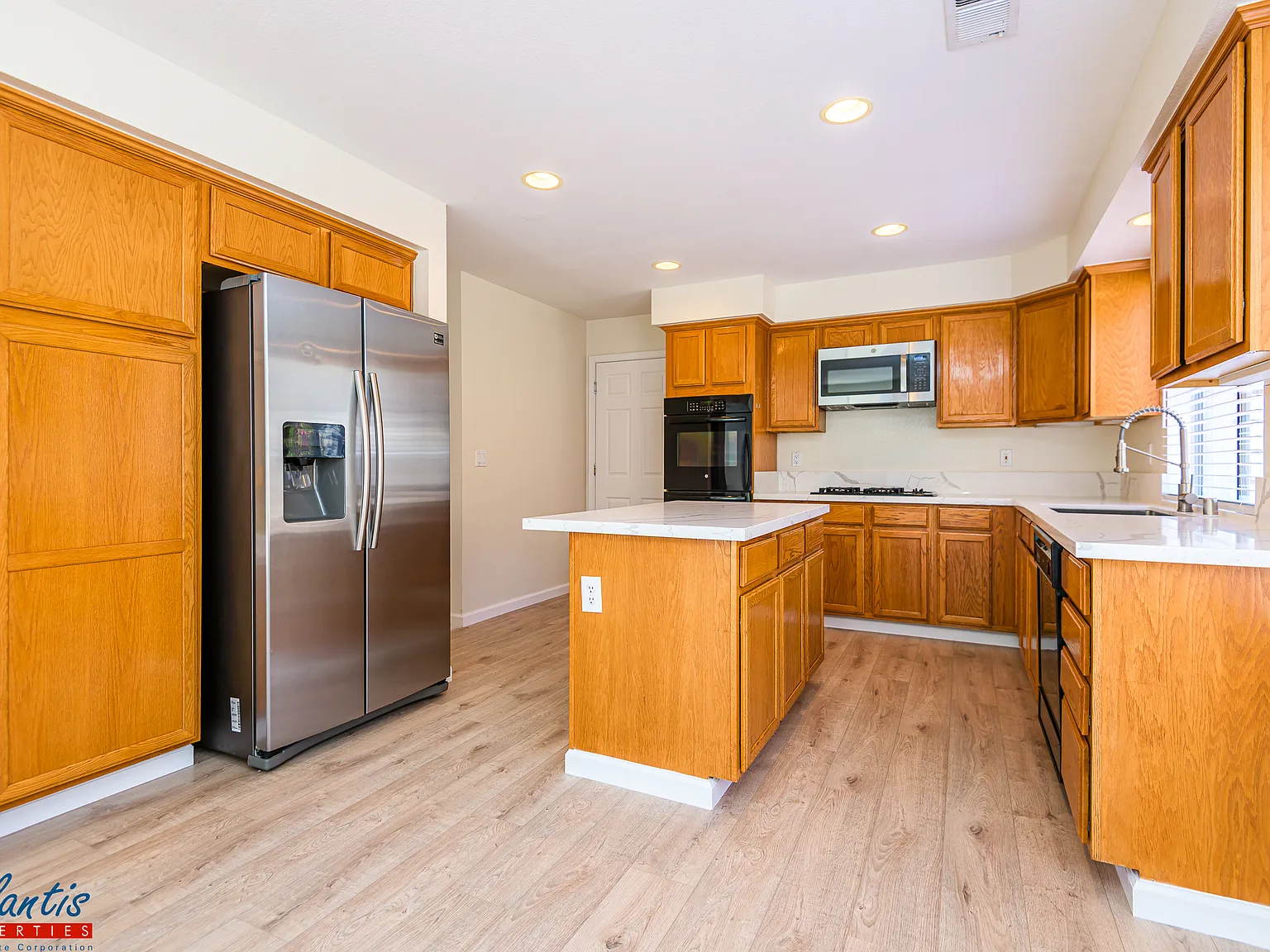 4 bed, 2246 sqft, $5,895 — Photo 4