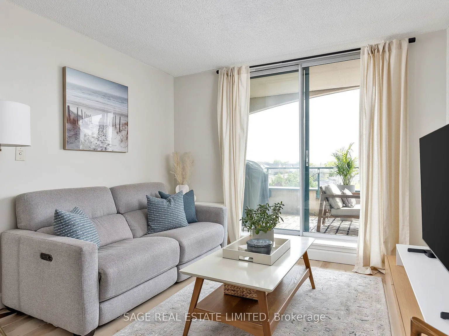 2 bed, $3,900 — Photo 1