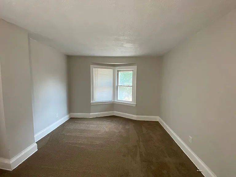 10721 Columbia Ave — Photo 6