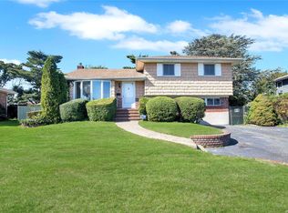 23 Lee Dr, Farmingdale, NY 11735
