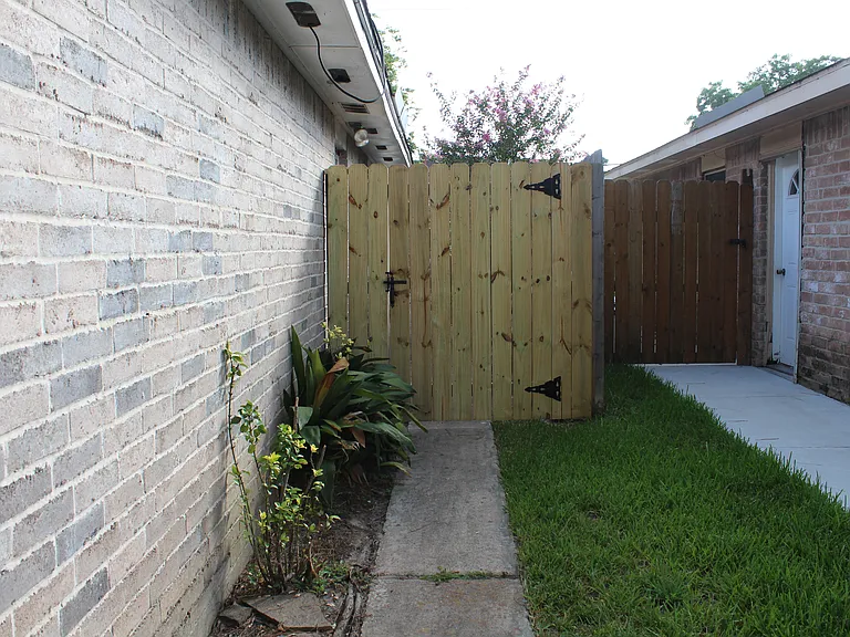 23123 Birnam Wood Blvd — Photo 38