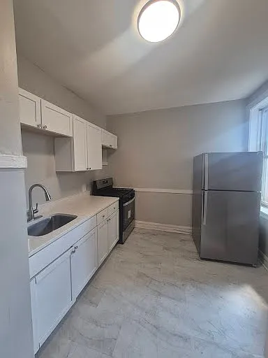5735 W Washington — Photo 8