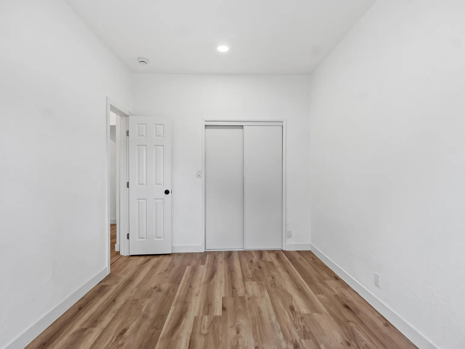 4 bed, 2098 sqft, $4,000 — Photo 2