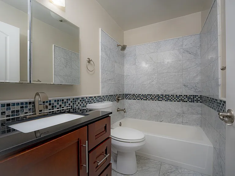 35 Tam #9 bath