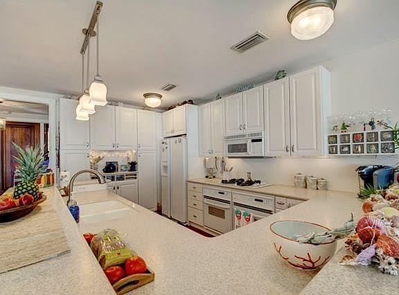 5th image of 936 Beachview Dr