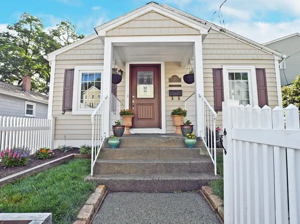 96 Princeton Ave, Waltham, MA 02451