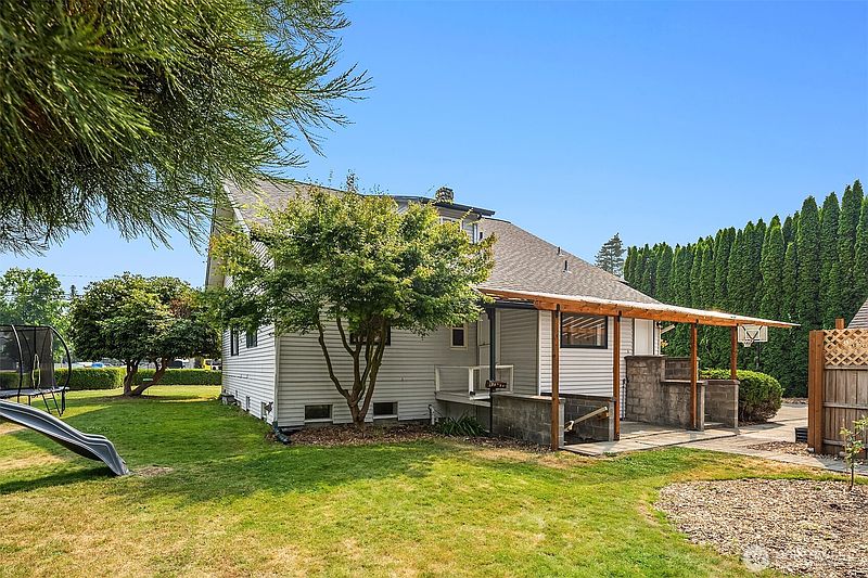 3rd image of 15502 182nd Avenue SE