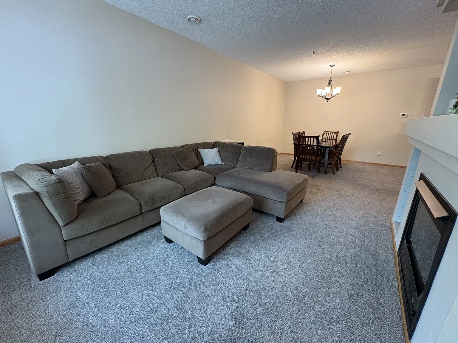 Nice Two-Bedroom Maplewood Townhome Available 9/15! — Photo 4