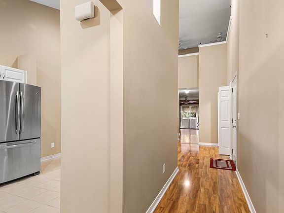 4th image of 70 Park Pl