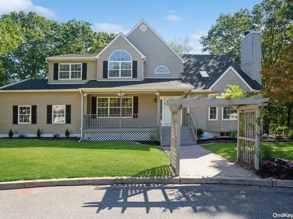 125 5th Avenue, Holtsville, NY 11742
