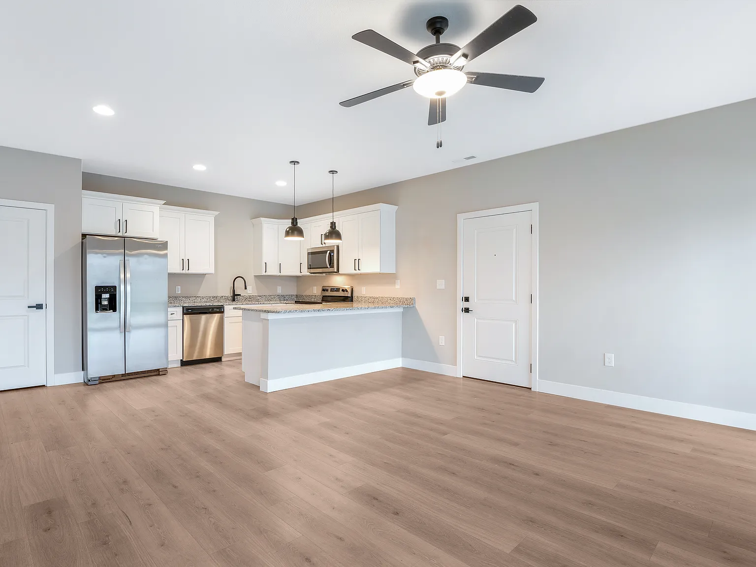 2 bed, 1000 sqft, $1,250 — Photo 2