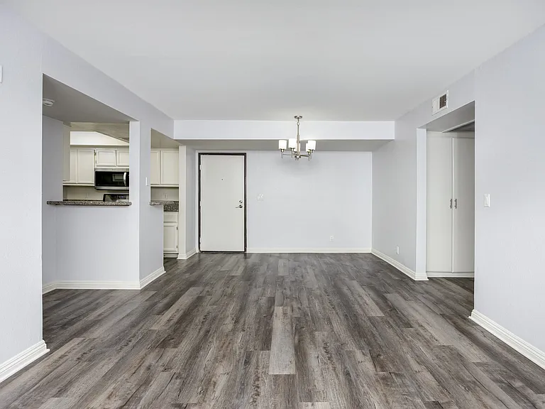 Hawthorne Apartments — Photo 31