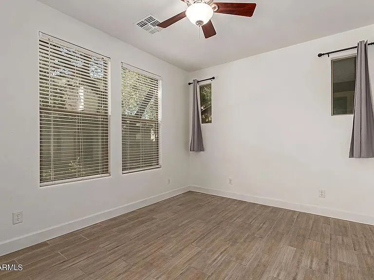 1935 E Oxford Ln — Photo 16