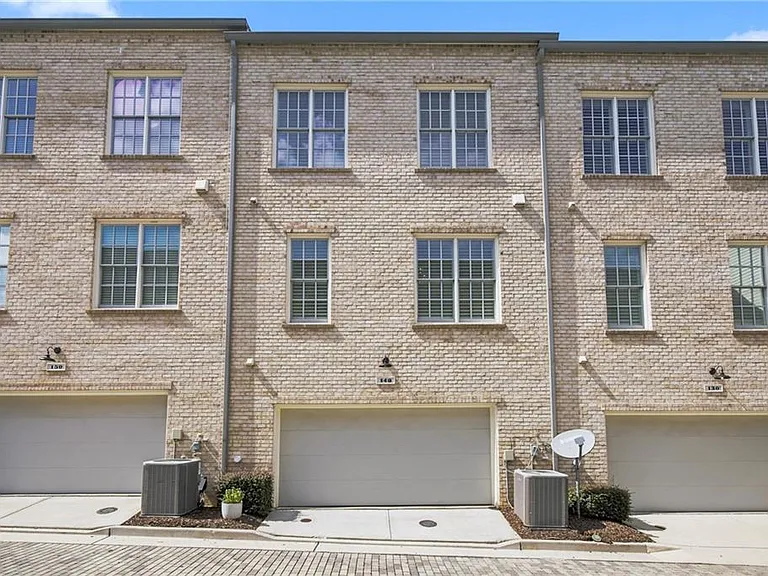 140 Clover Ct — Photo 36