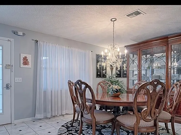 923 Oleander St — Photo 10