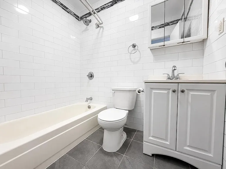 346 W 52nd St #21 — Photo 7