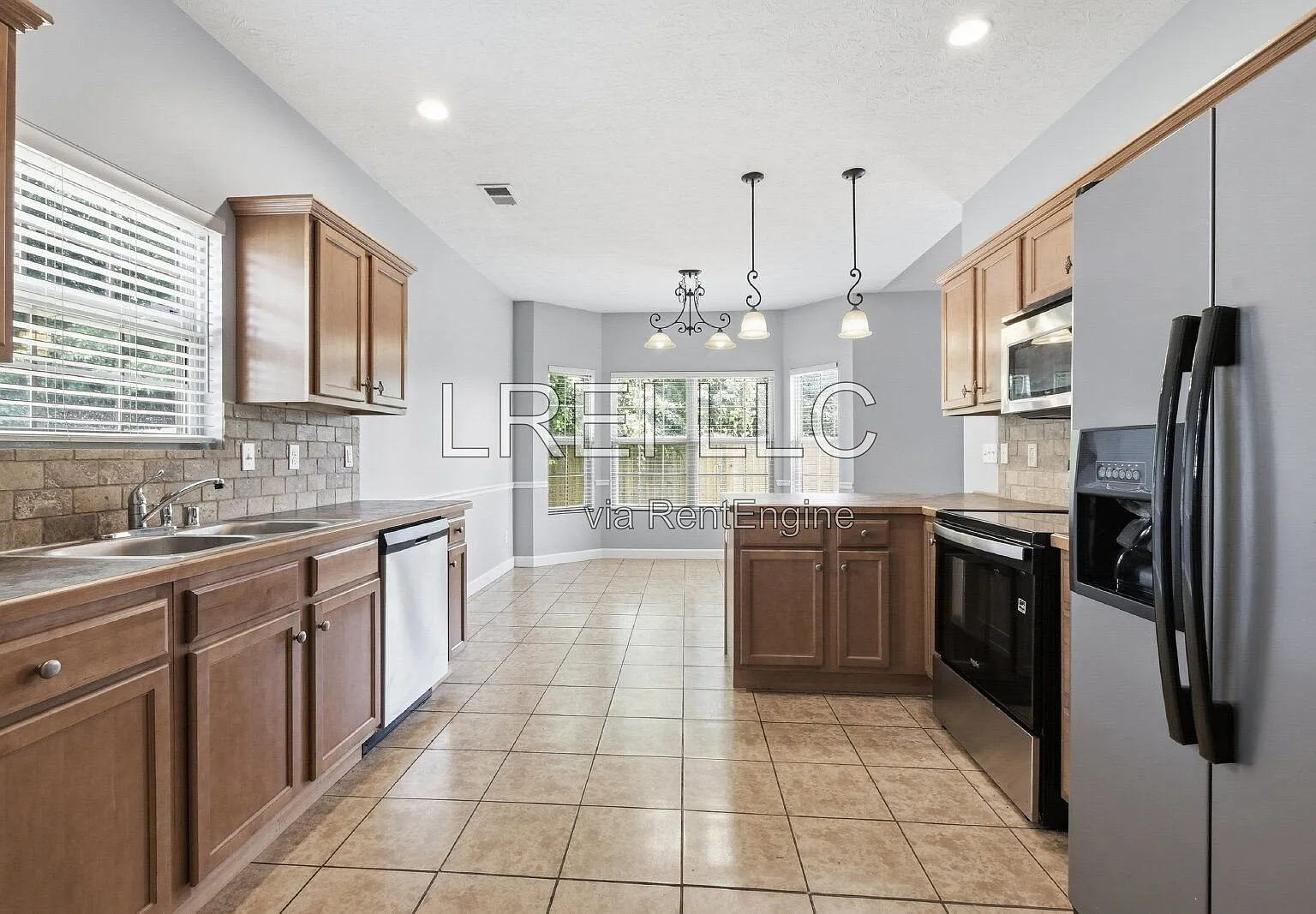 3 bed, 2.0 bath, 1650 sqft, $1,950 — Photo 4
