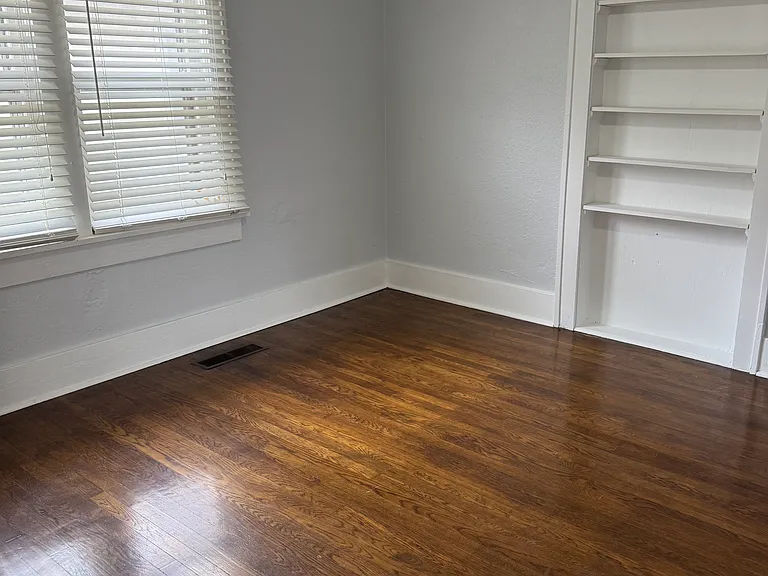 224 N Xenophon Ave — Photo 18