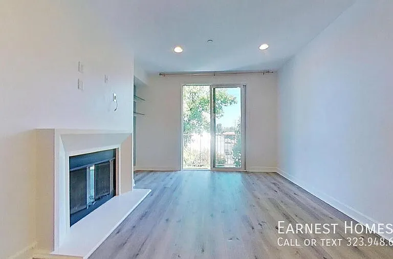 14412 Killion St #401 — Photo 3