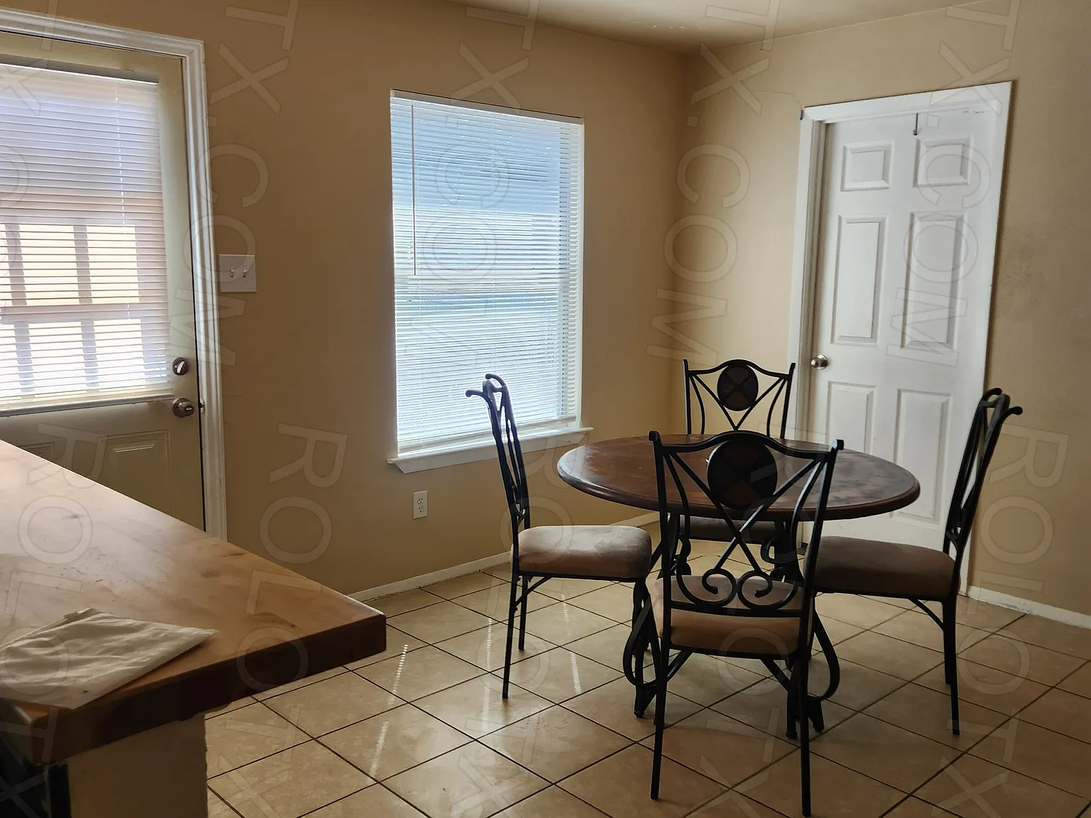 3 bed, 1008 sqft, $1,000 — Photo 4