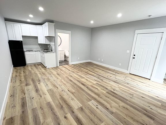 2nd image of 1533 Westop Trl Studio 3