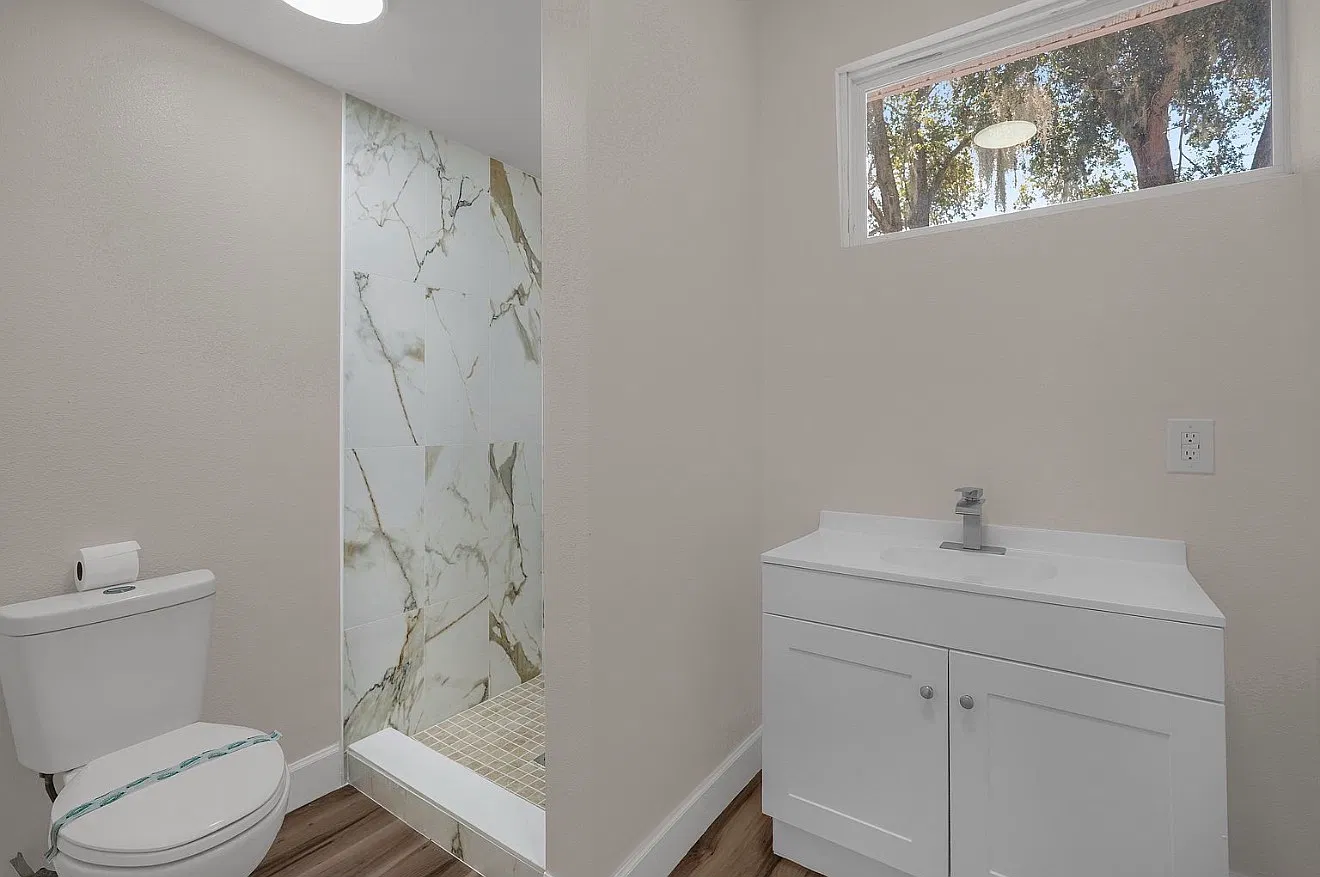 3 bed, 1956 sqft, $1,800 — Photo 2