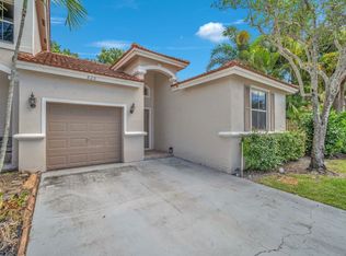 825 NW 132nd Ave, Pembroke Pines, FL 33028