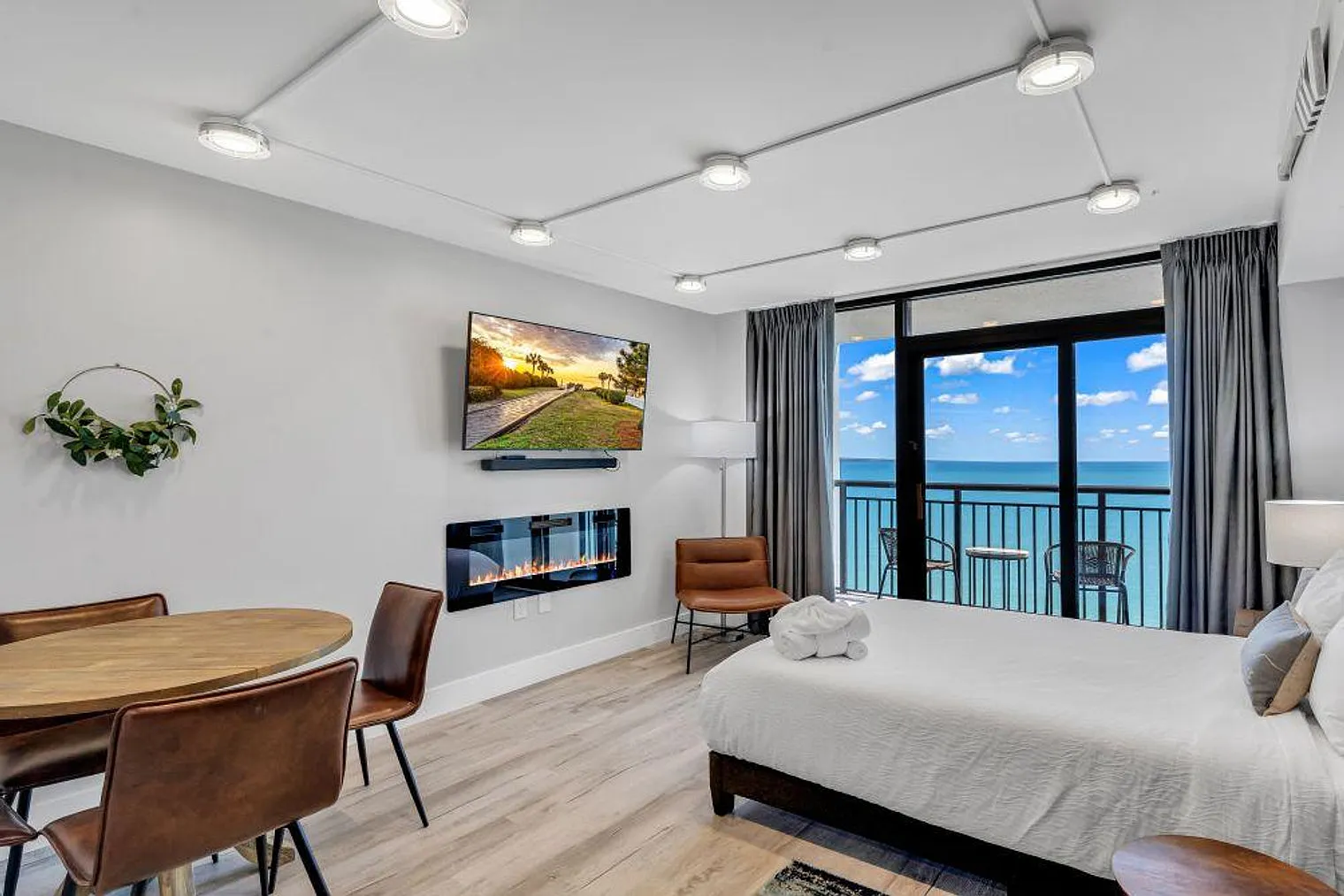 1 bed, 1.0 bath, 645 sqft, $12,125 — Photo 3