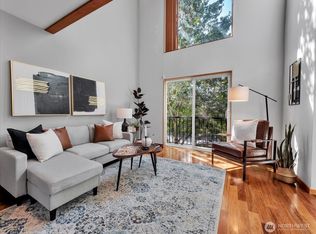 9065 17th Ave SW, Seattle, WA 98106