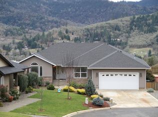 1683 NE Ruby Ct, Roseburg, OR 97470