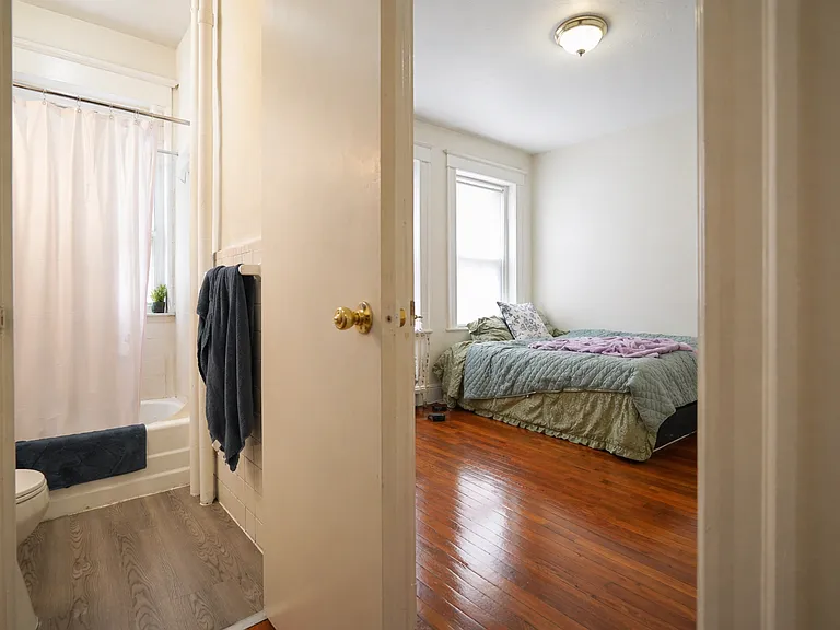 68 Woodstock Ave. — Photo 8