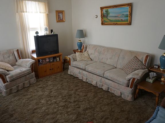 5th image of 215 Russell Ave