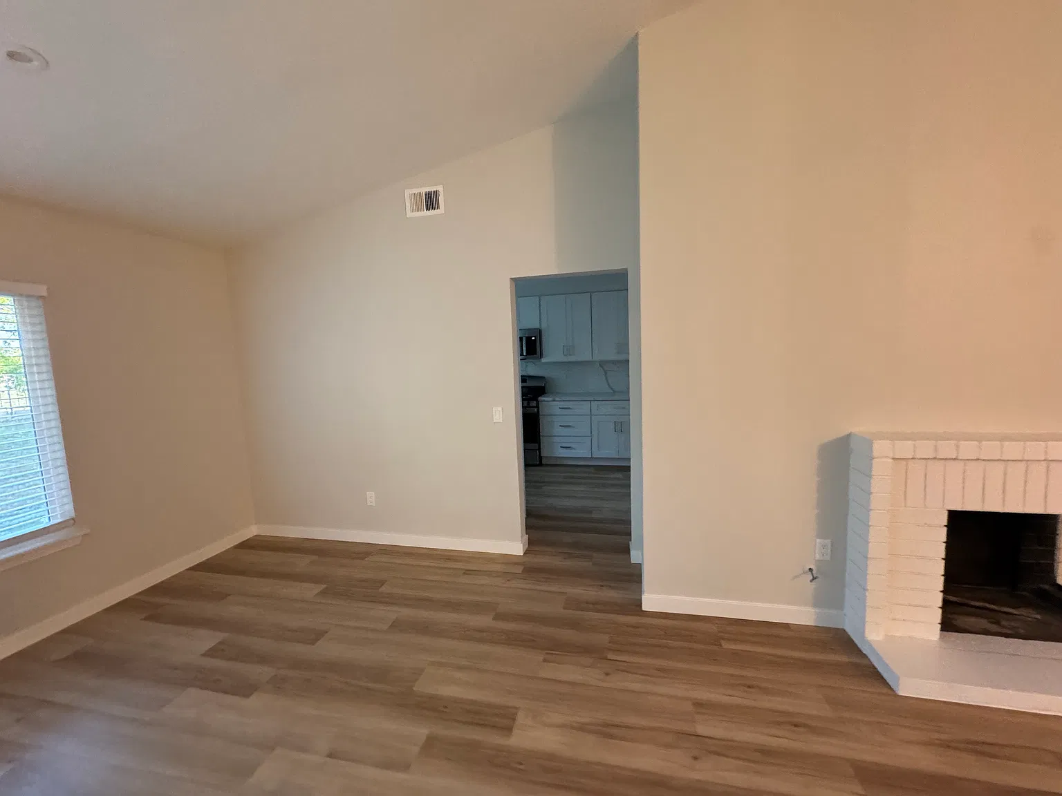 3 bed, 1945 sqft, $6,750 — Photo 4