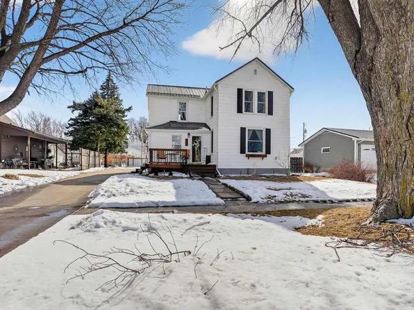 106 Clark St, Reinbeck, IA 50669